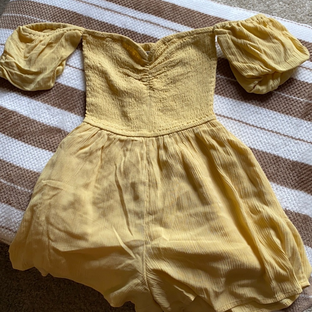 Amuse Society off the shoulder Romper. Size Small